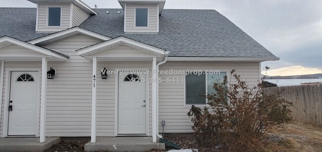 Building Photo - Newer 3 Bedroom 2 Bath Townhouse in Fruita