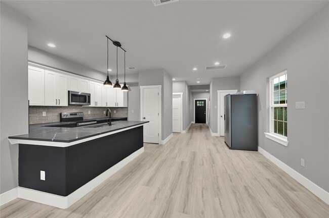 Building Photo - 7415 Hezekiah Ln
