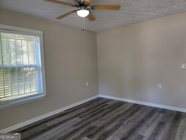 Foto del edificio - 88 Holly Rd NW