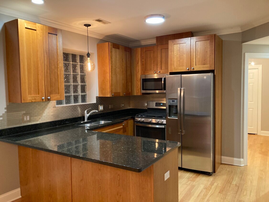 Foto principal - 4662 N Winthrop Ave