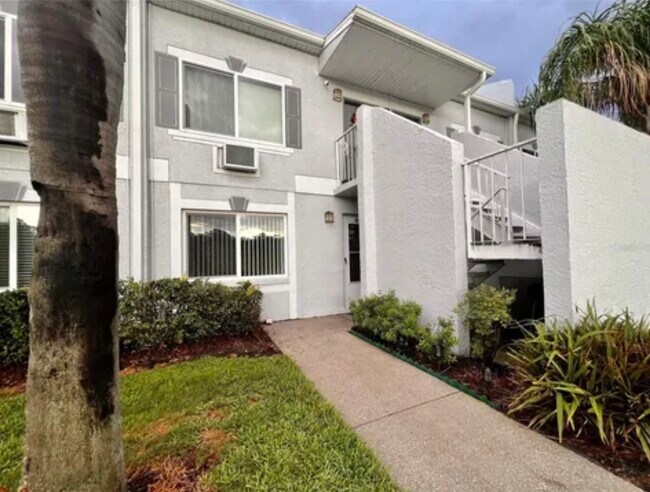 Building Photo - 4141 Dolphin Dr