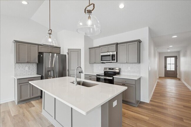 Foto del edificio - FINISHED BASEMENT!! 4 Bed, 3 Bath Townhome in Ankeny