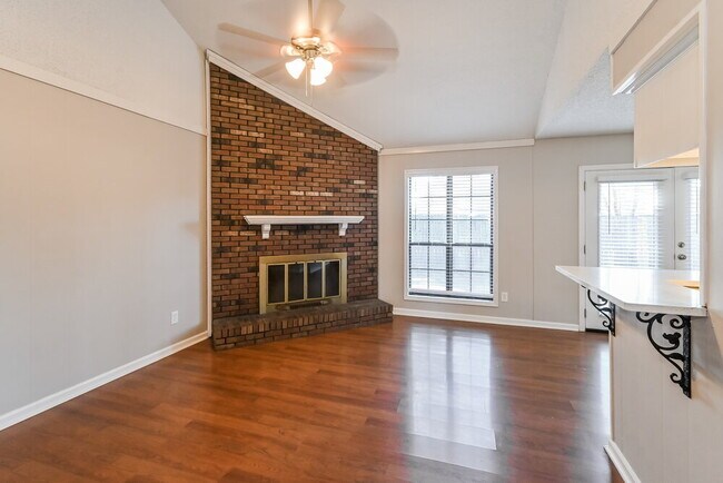 Foto del edificio - 7201 Skidmore Cove