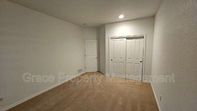 Foto del edificio - 7460 E 5th Ave