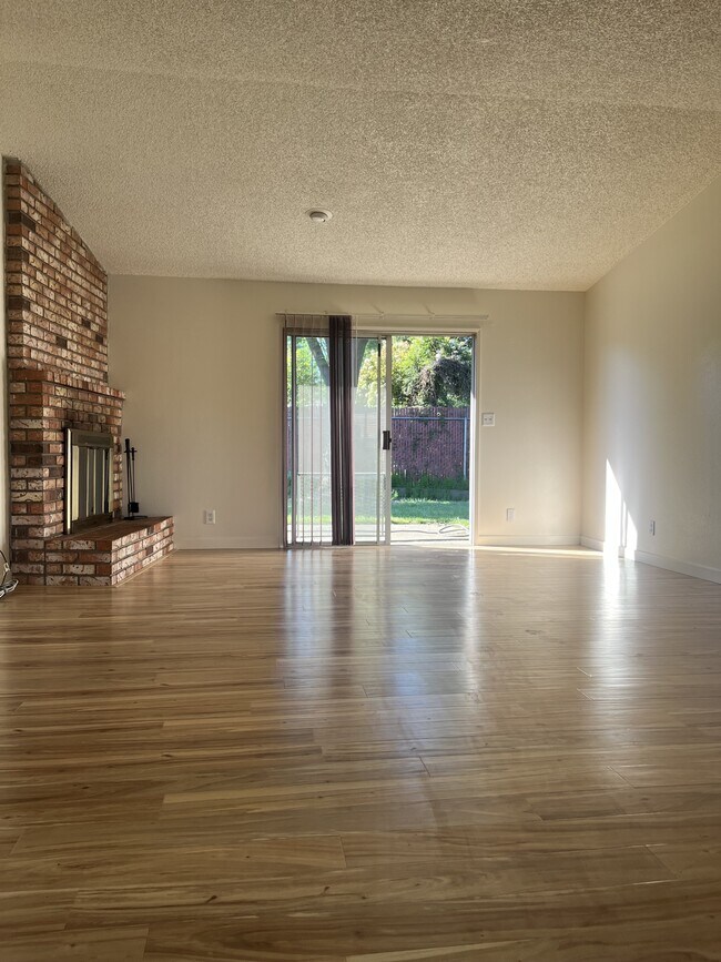 Foto del edificio - 800 Andrew Dr