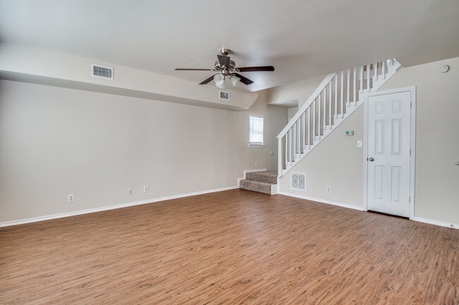 Building Photo - 913 N Brents Ave