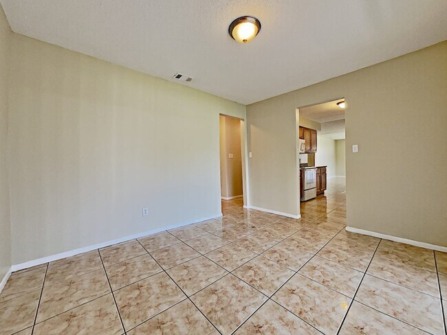 Building Photo - 99 Oaxaca Ln