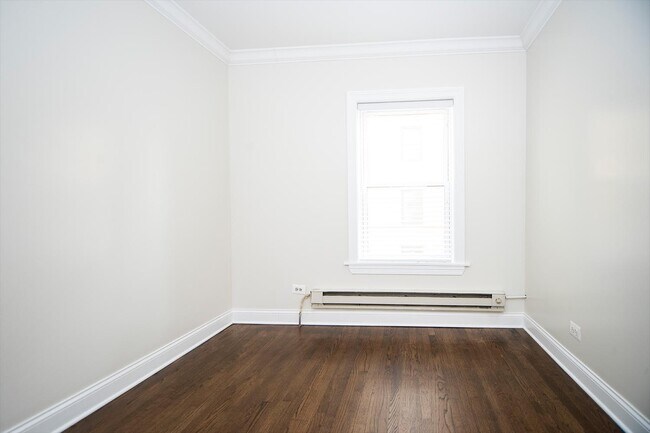 Foto del edificio - 3814 N Greenview Ave