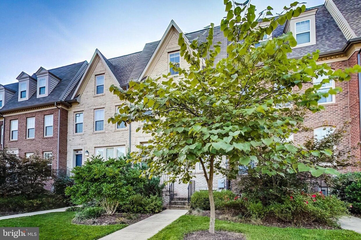 Primary Photo - 16125 Redland Rd