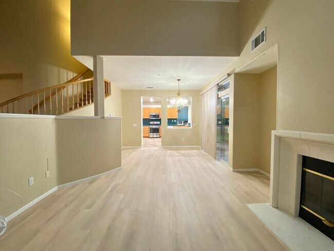 Foto del edificio - Spacious 3 Bed 2.5 Bath with a loft Ventura home