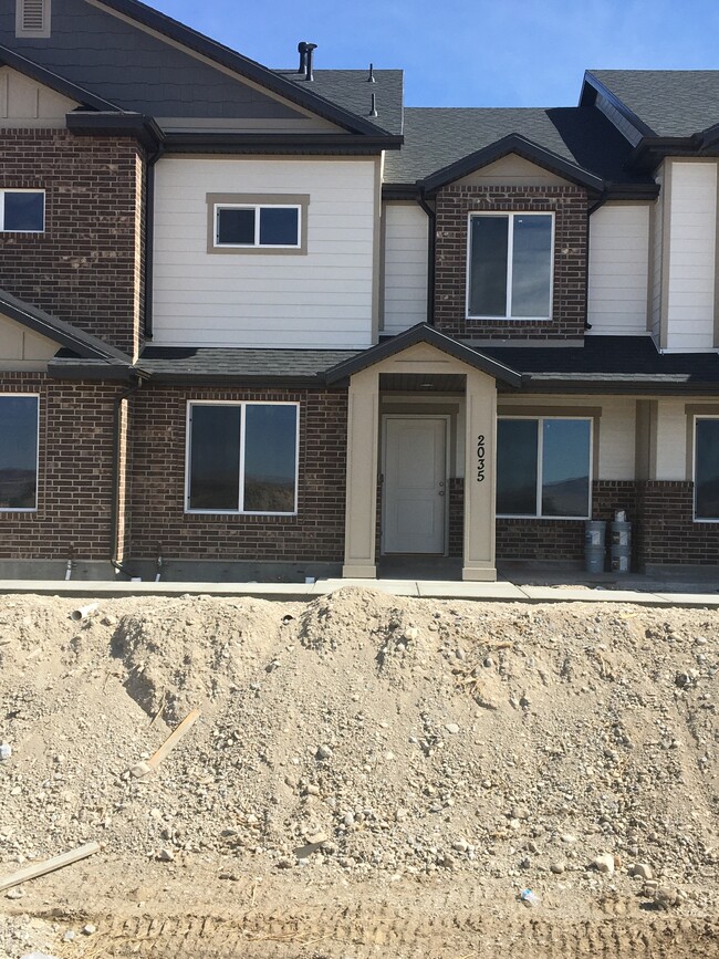 Building Photo - 2051 N 350 E