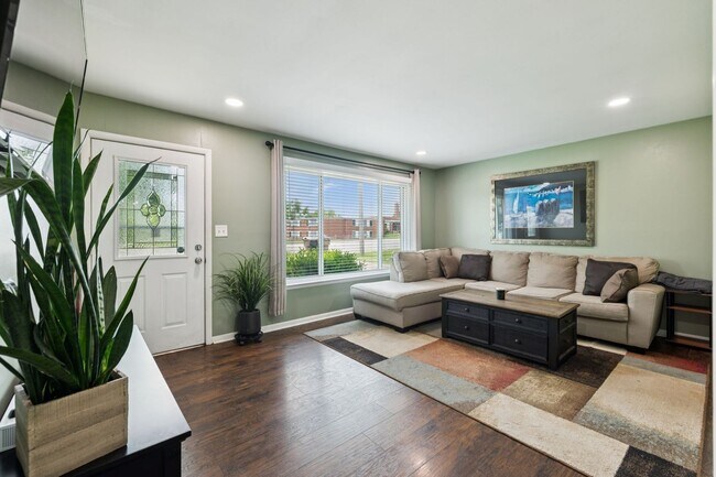 Foto del edificio - Excellent 3 Bedroom 2 Bath Home Minutes from Downtown!