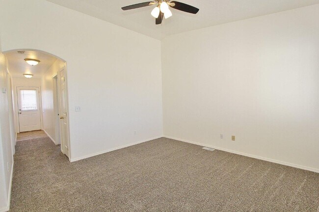 Foto del edificio - 482-484 NW Wood Duck Pl