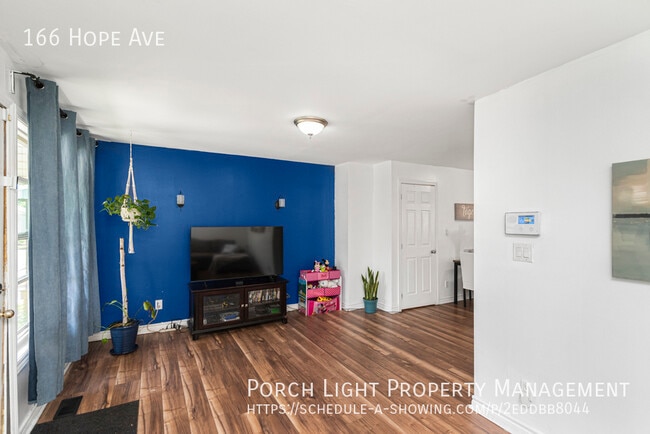 Building Photo - Excellent Family Home in Walkable Location