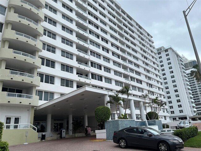 Foto del edificio - 5005 Collins Ave