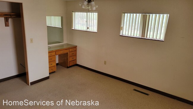 Building Photo - 3 br, 2 bath House - 1511 S 112 th St