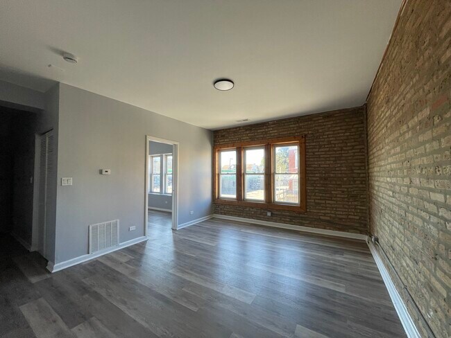 Foto del edificio - 3945 W Division St