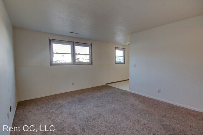 Building Photo - 769 W 61st St
