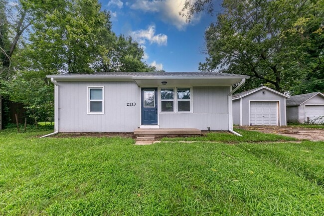 Building Photo - 2213 Blaker Dr
