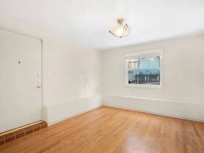 Building Photo - 85 Stratford Dr