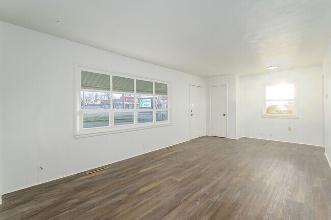 Foto del edificio - 1036 East 61st St N