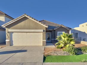 Building Photo - 13877 Paseo Perlas Dr