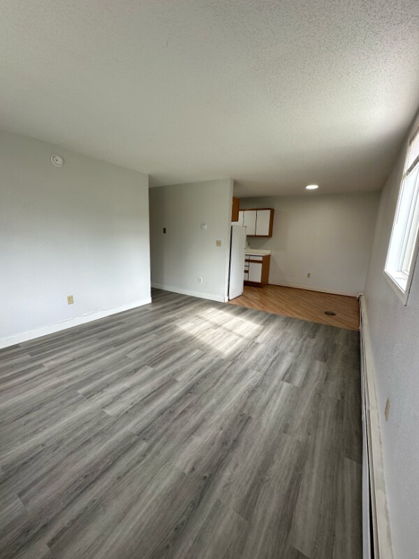 Building Photo - 1518 1st St E
