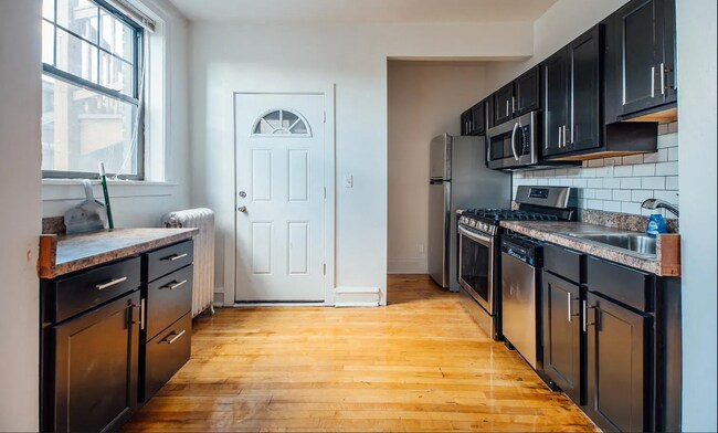 Foto del edificio - 2348 W Addison St