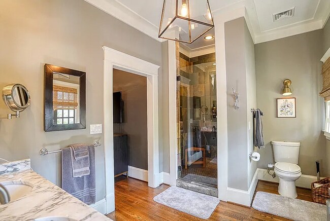 Foto del edificio - Welcome to a stunning home in Virginia Hig...