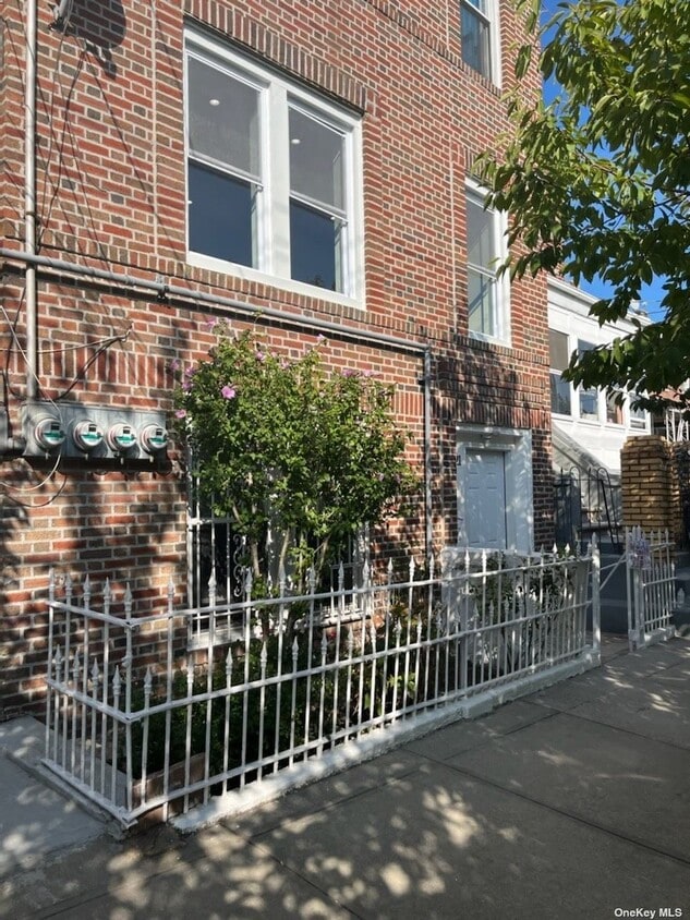 1021 E 215th St, The Bronx, NY 10469 House Rental in The Bronx, NY