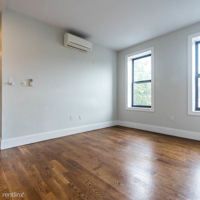 Building Photo - 1625 Putnam Ave