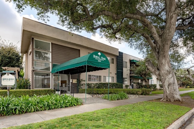 Foto del edificio - 220 E Live Oak St