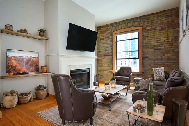 Building Photo - Beautiful Condo in Prime Minneapolis Locat...