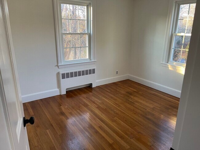 Foto del edificio - 4 Riverside Dr