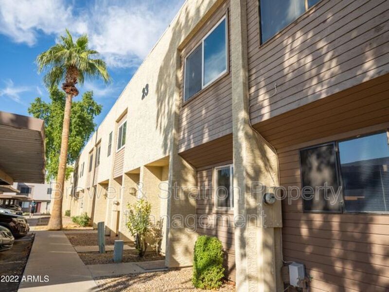 Primary Photo - 1333 S Mitchell Dr