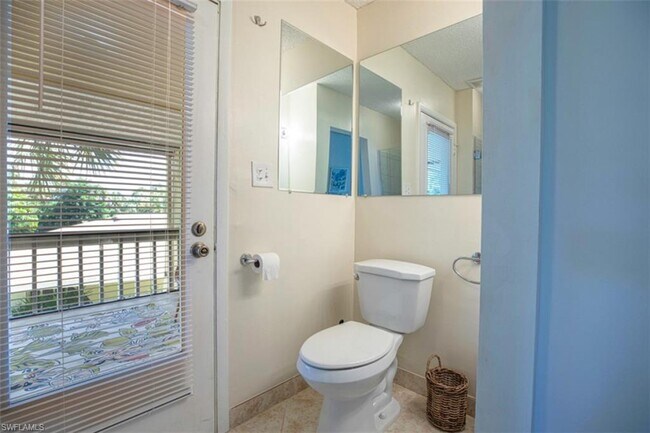 Building Photo - 925 Palm View Dr