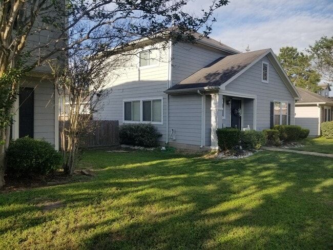 Building Photo - 11823 Chanteloup Dr