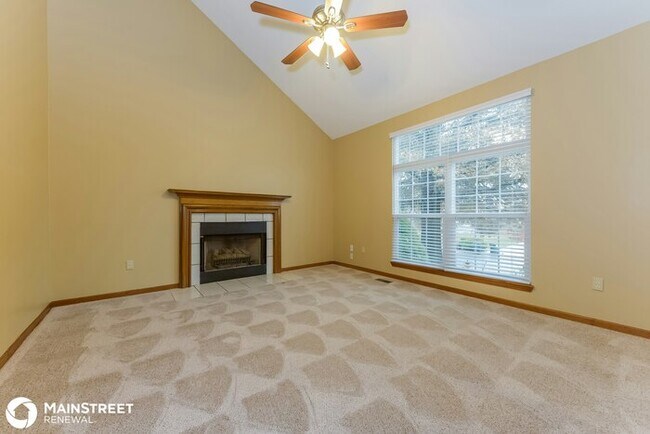 Building Photo - 5732 McCormick Dr, Shawnee, KS 66226