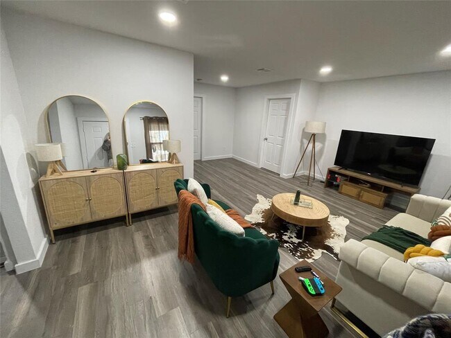 Foto del edificio - 5962 Ridgeway Dr