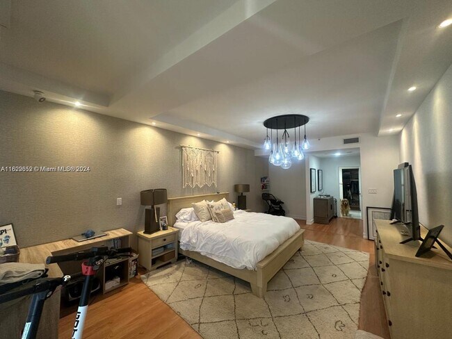 Building Photo - 151 Crandon Blvd