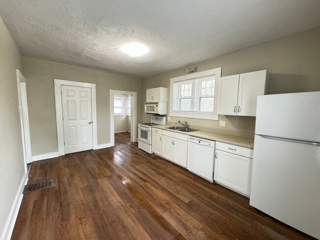 Foto del edificio - 2 bedroom 1 bath home in Elkhart Indiana