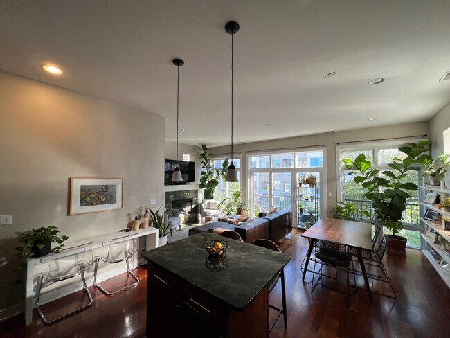 Foto del edificio - 2706 W Armitage Ave