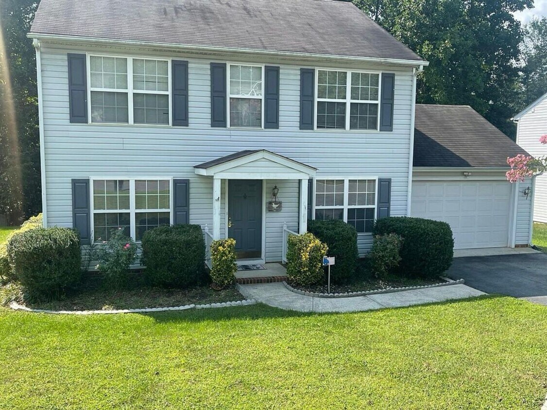 Foto principal - Beautiful two story home in the Ashbrook C...