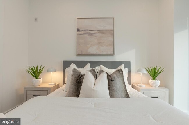 Building Photo - 1421-23-1423 E Columbia Ave