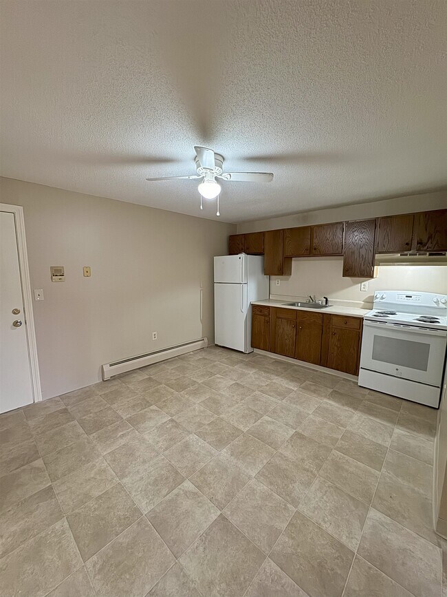 Foto del edificio - 1375 Bodwell Rd