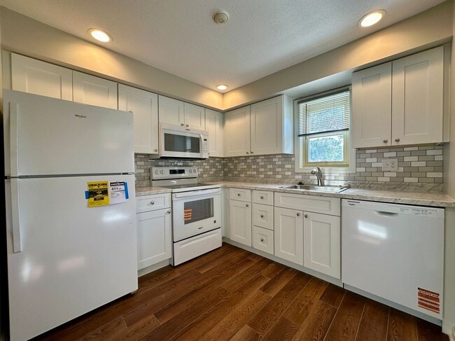 Building Photo - 3524 W Shore Rd