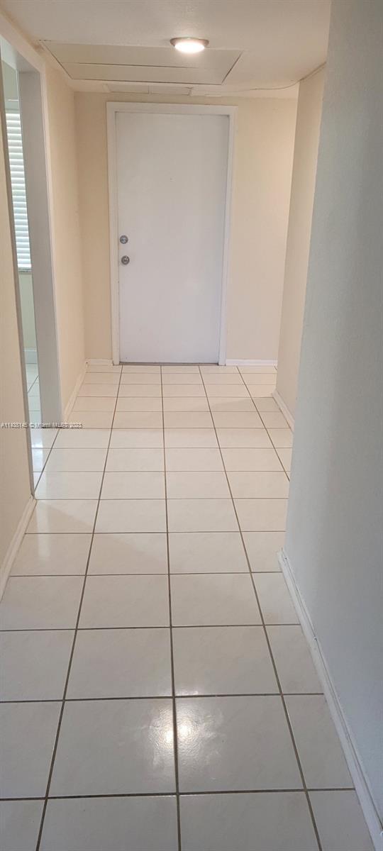 Building Photo - 2851 S Palm Aire Dr