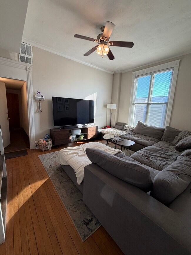 Foto del edificio - 3730 N Sheffield Ave