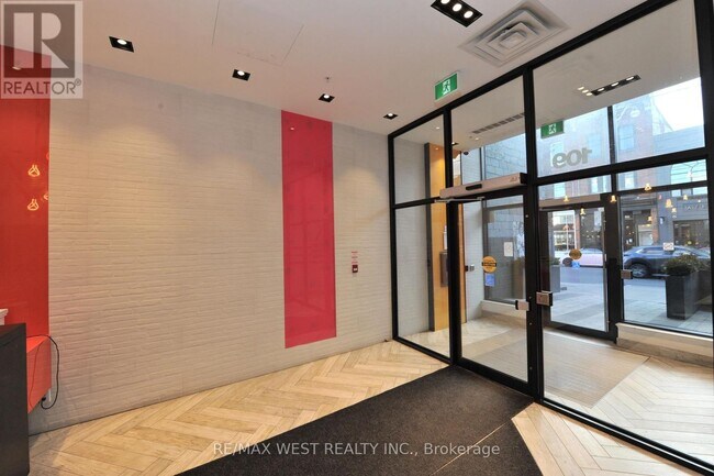 Photo du bâtiment - 109-109 Ossington Ave