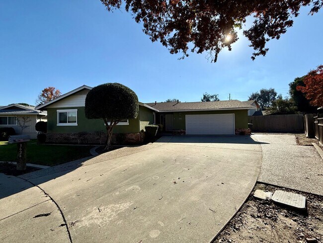 Foto del edificio - Single story home in established neighborhood!